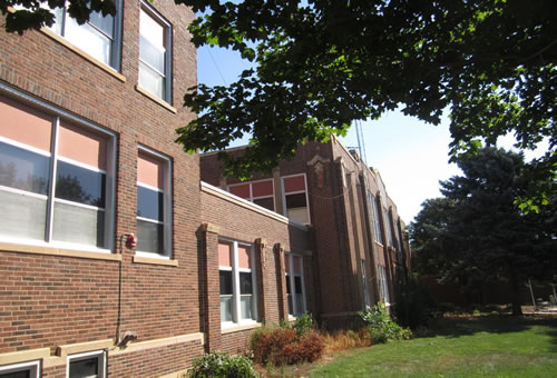 Large school building on 4 acres with 2 Gyms in Clarkfield, Minnesota. $109,000