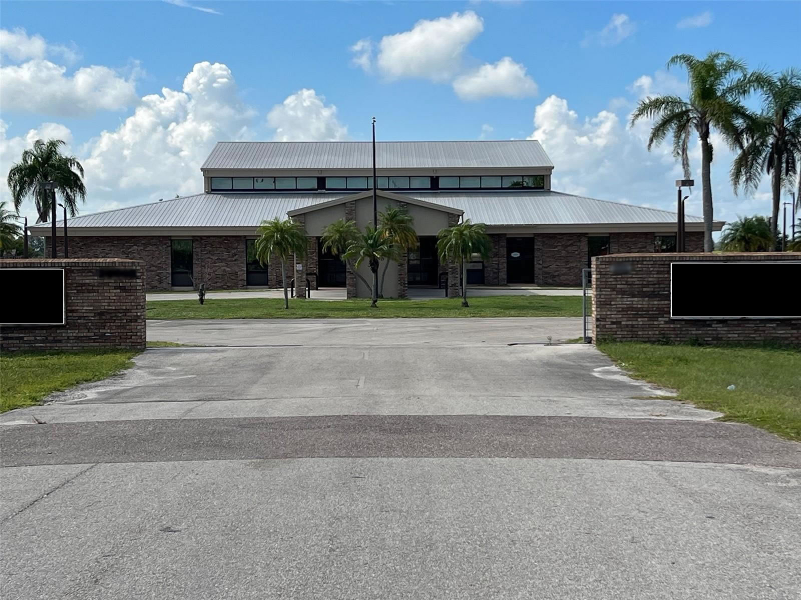 2 Large Commercial Buildings for Church or School in Moore Haven, FL - 20,000 sq ft space