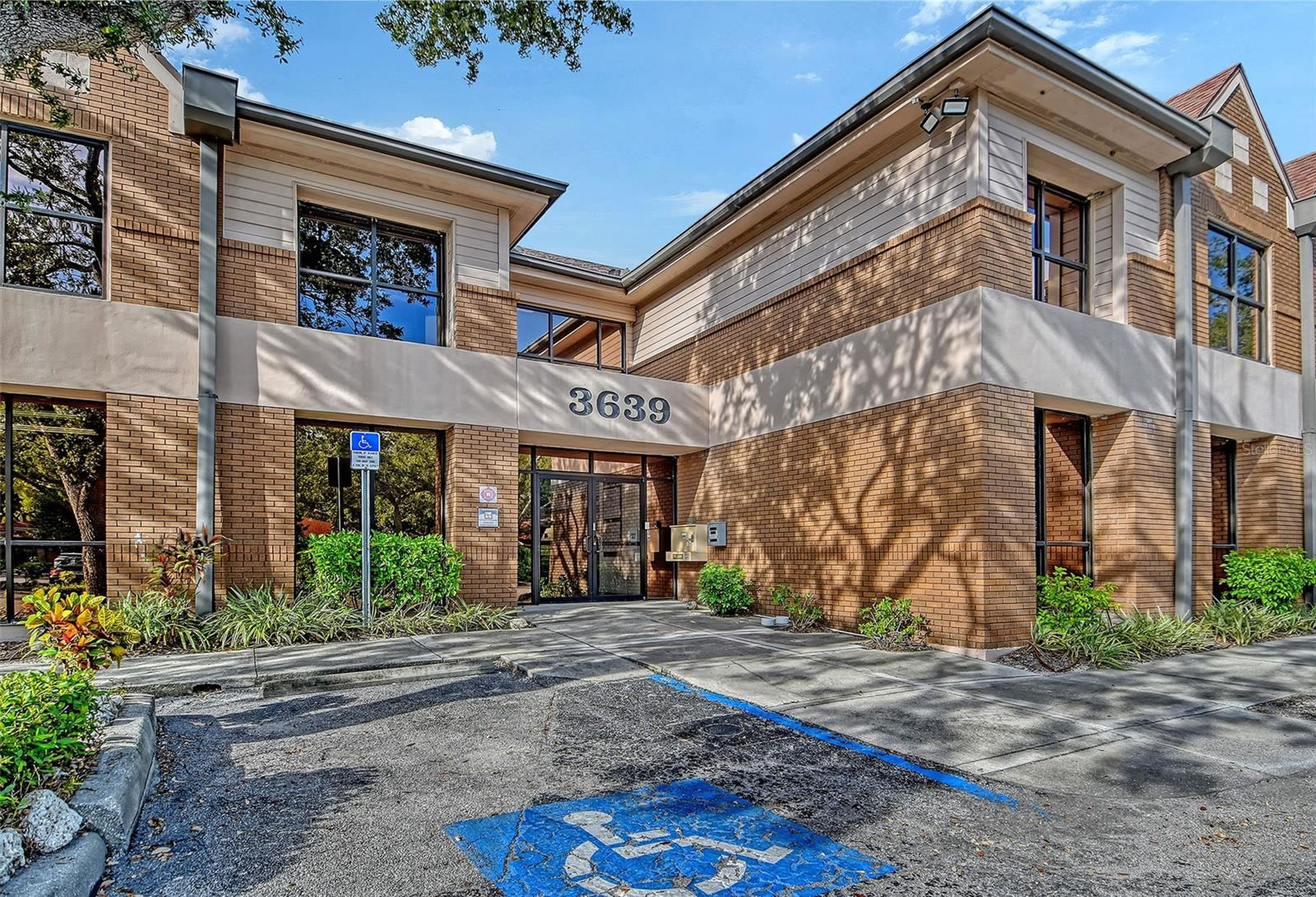 9.2 acres with 11 Buildings For Sale in Bradenton, FL - 82,000 sq ft