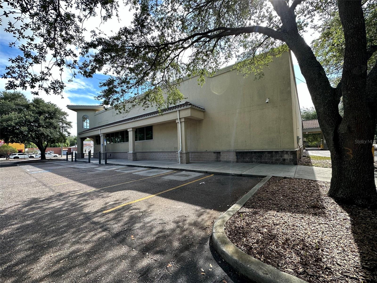 Large Commercial Storefront in Tampa, Florida - perfect for Church, School or Daycare - $5,250,000