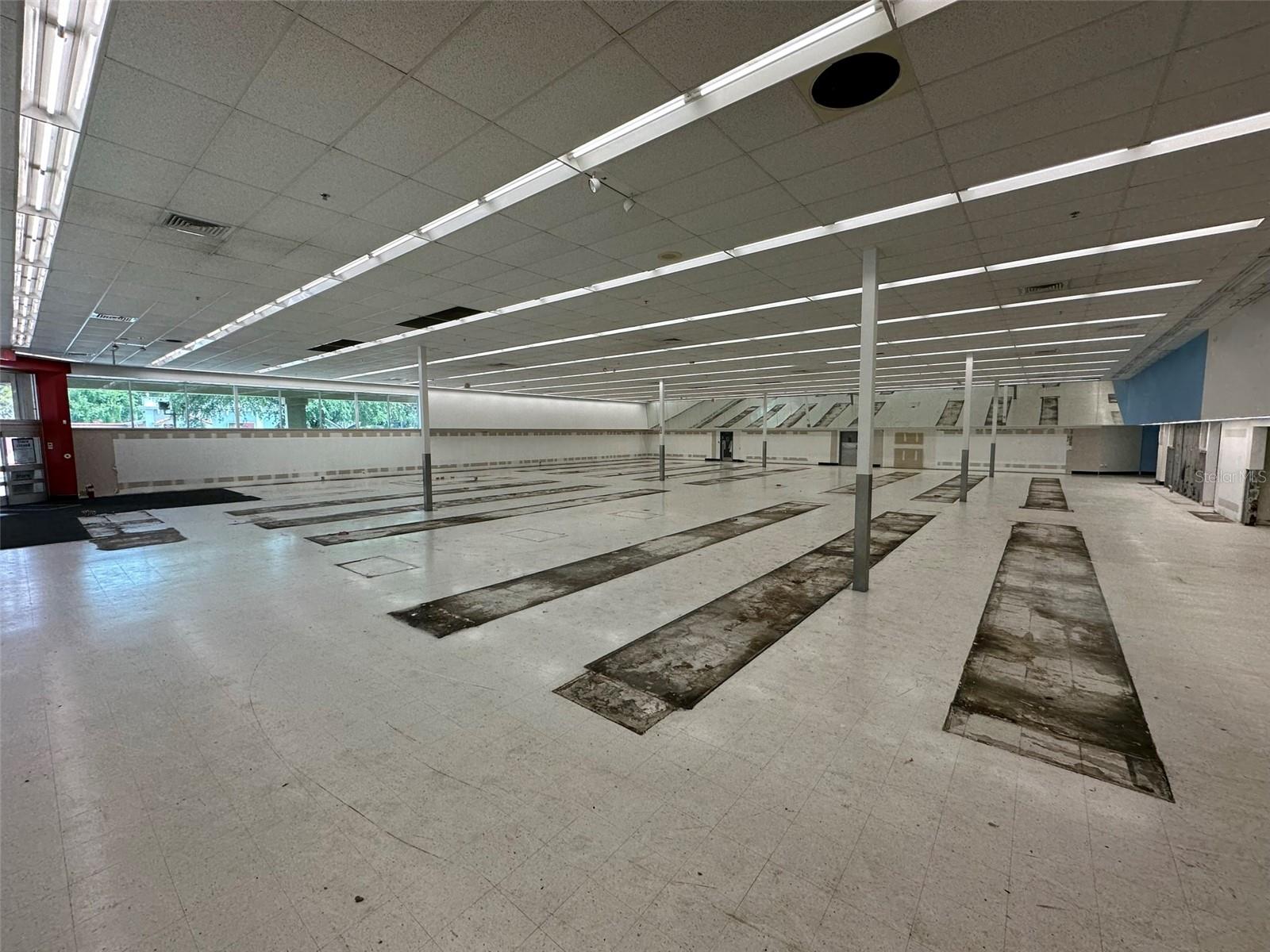 Large Commercial Storefront in Tampa, Florida - perfect for Church, School or Daycare - $5,250,000